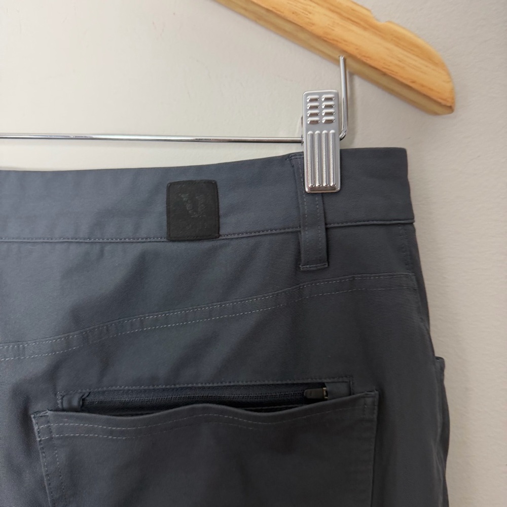 Vuori Men's Black Stretch Casual Pants Stretchable - Picture 5 of 8